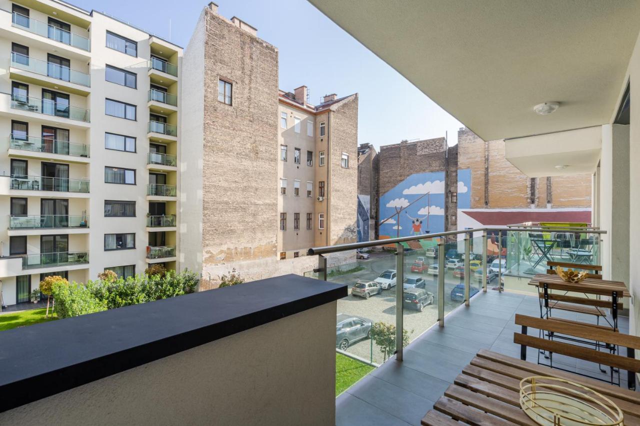 Navy Angel Apartment With Balcony ブダペスト エクステリア 写真