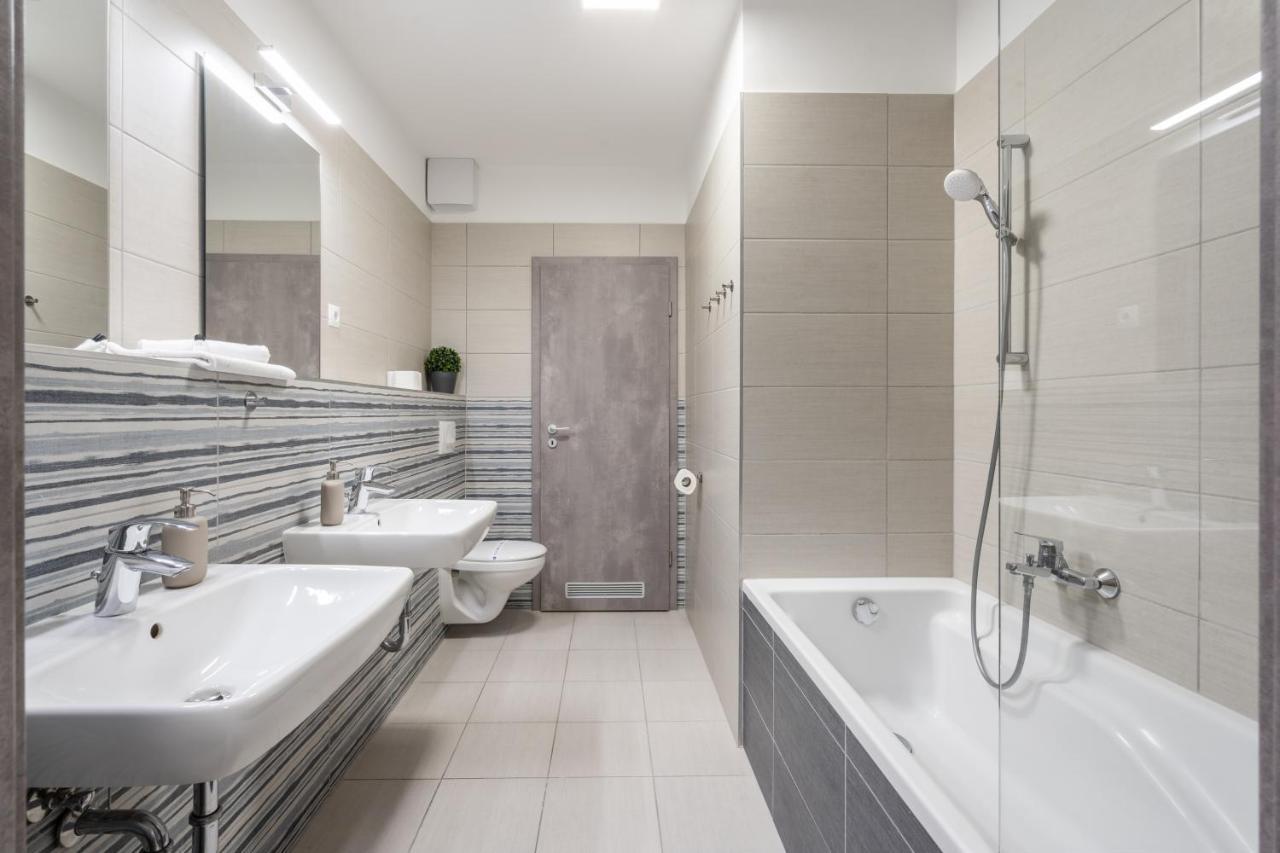 Navy Angel Apartment With Balcony ブダペスト エクステリア 写真