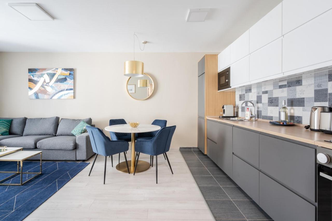 Navy Angel Apartment With Balcony ブダペスト エクステリア 写真
